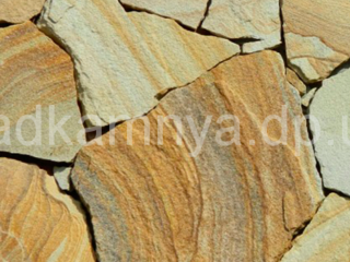 Песчаник с разводами необработанный 50-70 мм (м.кв.)